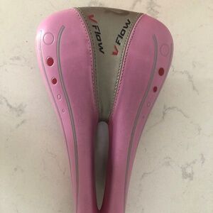Cobb V Flow Plus Titanium Women’s Saddle